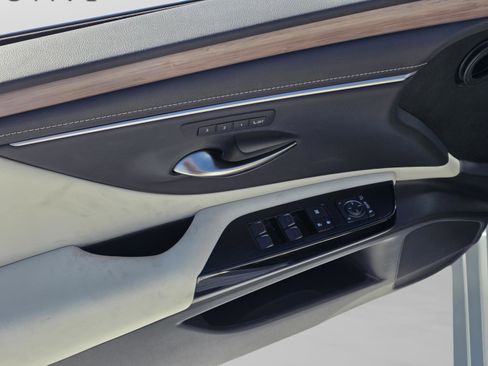 Certified 2024 Lexus ES 350 w/ Premium Package image 9