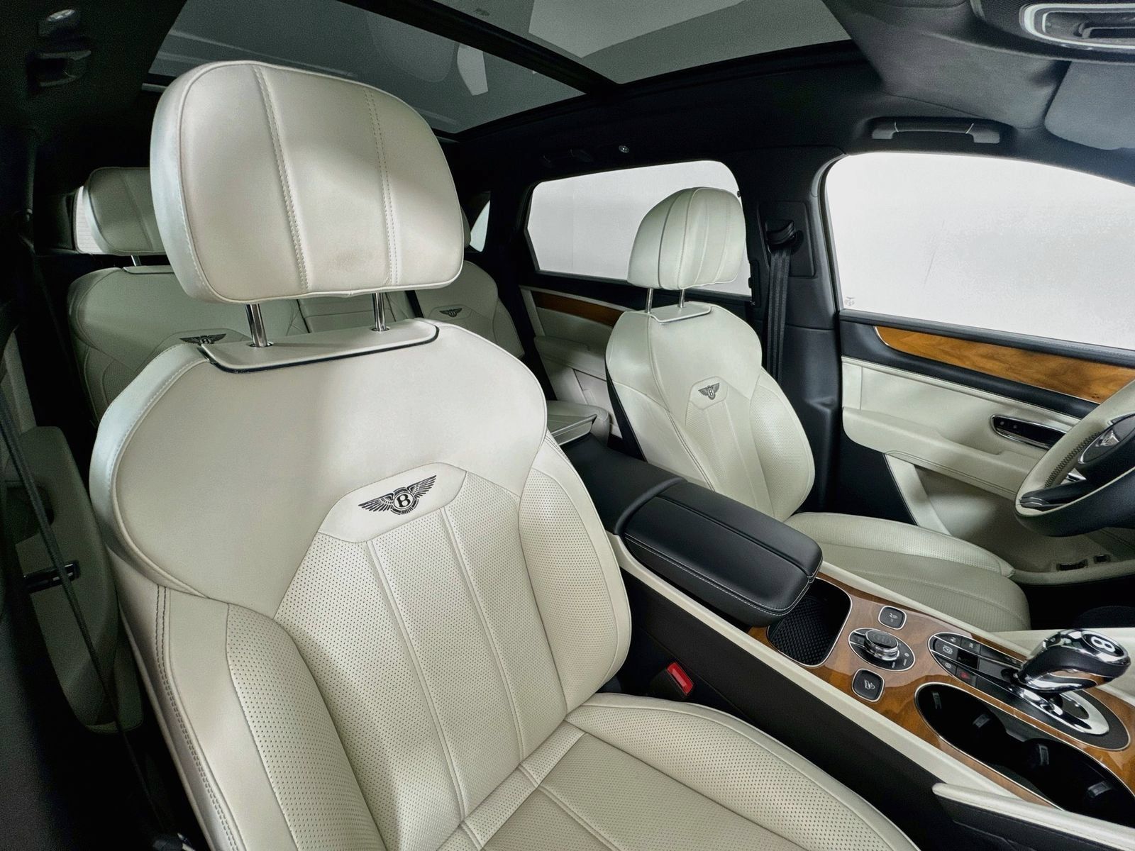 Certified 2023 Bentley Bentayga Extended Wheelbase AWD/4WD image 28