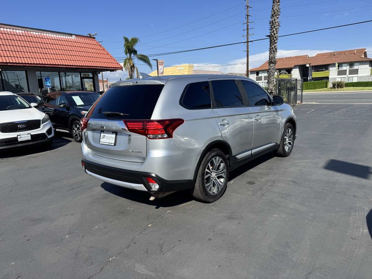 Used 2018 Mitsubishi Outlander ES FWD image 6