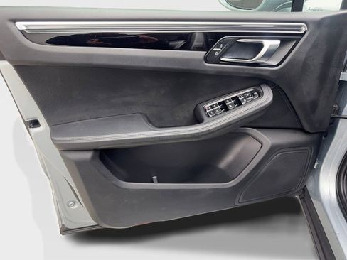 Used 2022 Porsche Macan image 30