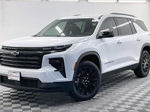 New 2025 Chevrolet Traverse LT w/ Enhanced Driving Package image 1