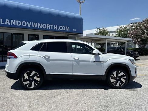 Used 2025 Volkswagen Atlas Cross Sport SE FWD image 2