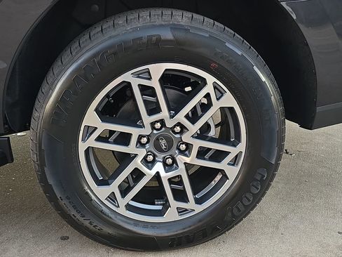 New 2025 Ford Expedition Active image 32