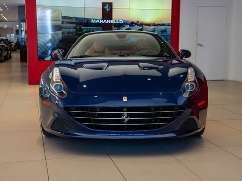 Used 2016 Ferrari California T RWD image 31