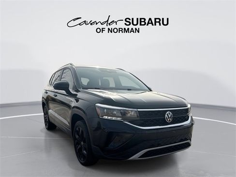 Used 2022 Volkswagen Taos SE image 1