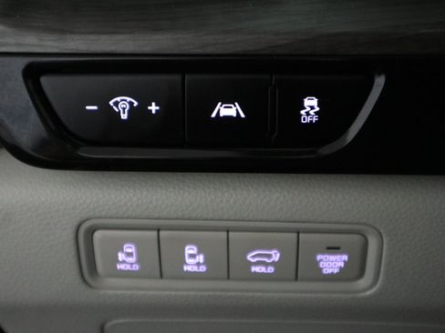 Used 2024 Kia Carnival EX FWD image 34
