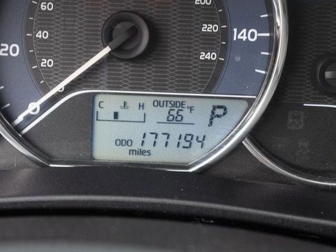 Used 2016 Toyota Corolla LE image 32