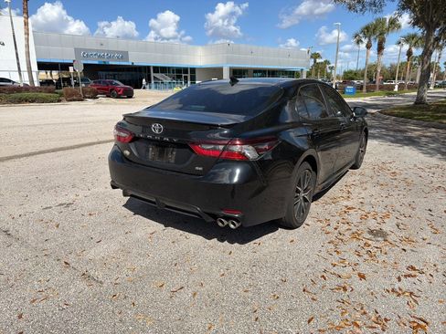 Used 2023 Toyota Camry SE image 5