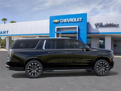 New 2026 Chevrolet Suburban High Country image 3
