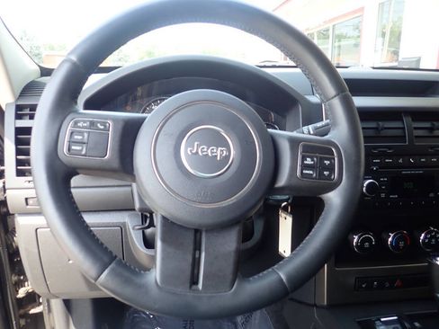 Used 2012 Jeep Liberty Sport AWD/4WD image 6