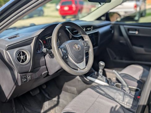 Used 2019 Toyota Corolla LE FWD image 10