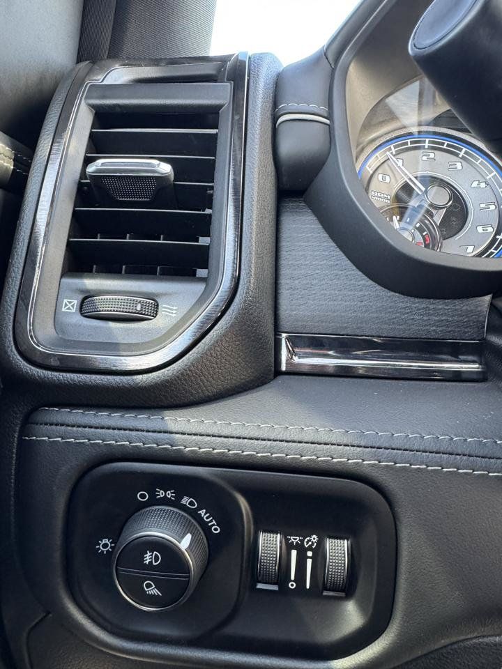 Used 2022 RAM 1500 Limited AWD/4WD image 17