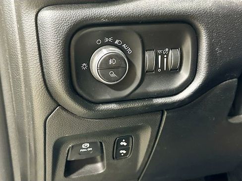 Used 2019 RAM 1500 Big Horn AWD/4WD image 12