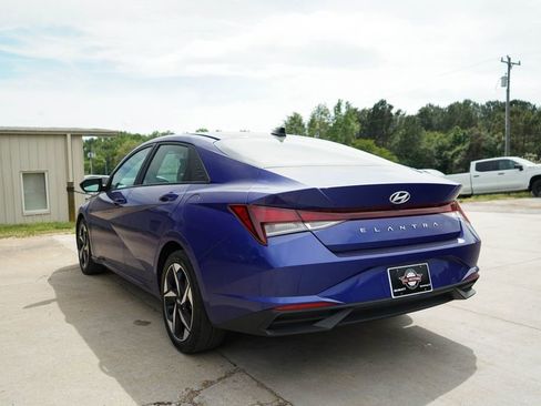 Used 2023 Hyundai Elantra SEL w/ Convenience Package image 4