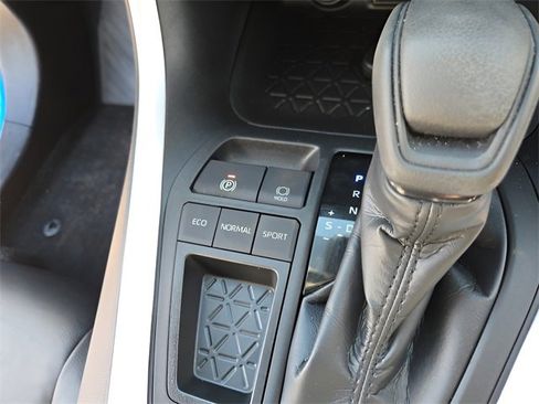 Used 2020 Toyota RAV4 XLE w/ Convenience Package image 33