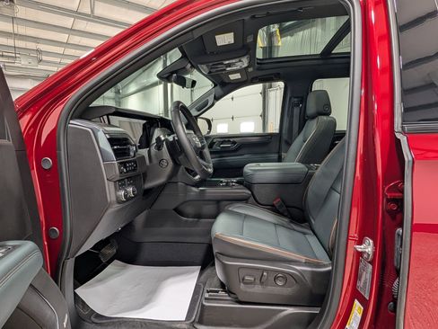 Used 2025 GMC Yukon XL AT4 w/ AT4 Premium Package image 15