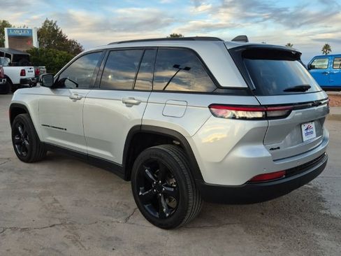 Used 2023 Jeep Grand Cherokee Altitude image 7