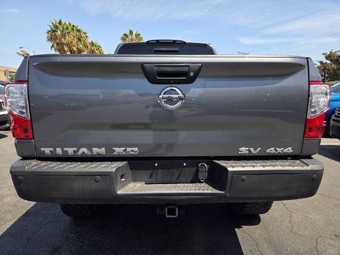 Used 2018 Nissan Titan SV w/ SV Convenience Package AWD/4WD image 13