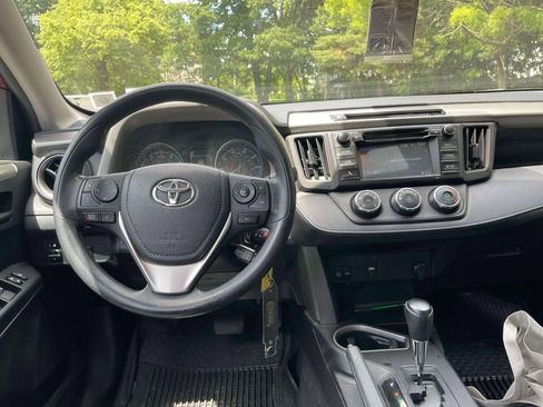 Used 2018 Toyota RAV4 LE w/ All Weather Liner Package AWD/4WD image 13