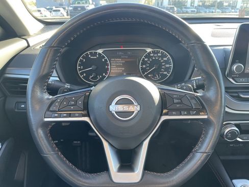 Used 2024 Nissan Altima 2.5 SR image 14