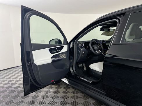 New 2026 Mercedes-Benz GLC 300 4MATIC image 16
