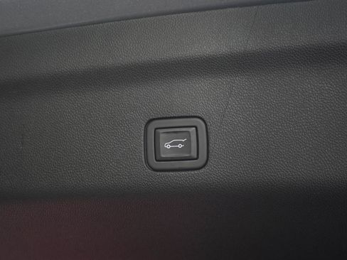 Used 2024 Cadillac Escalade Premium Luxury Platinum AWD/4WD image 10