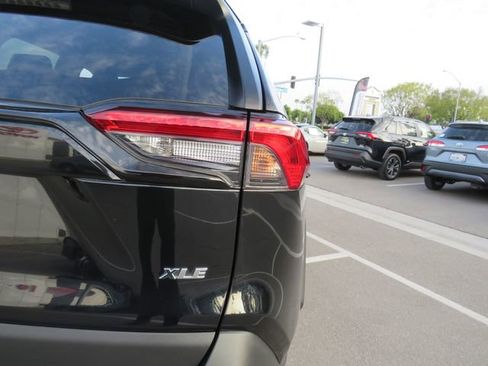 Used 2022 Toyota RAV4 XLE image 11