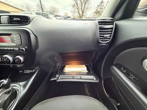 Used 2015 Kia Soul + image 20