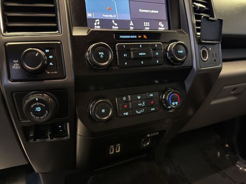 Used 2019 Ford F150 XLT w/ Equipment Group 302A Luxury AWD/4WD image 22