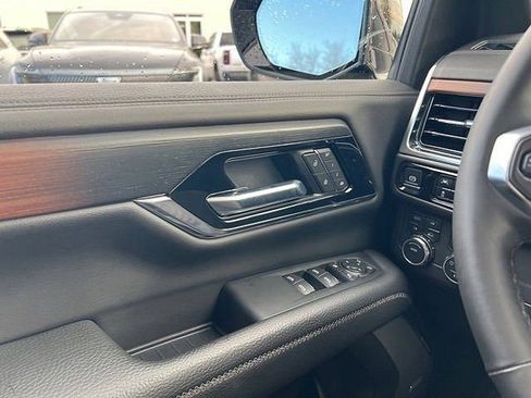 Certified 2025 GMC Yukon Denali image 28