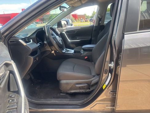 Used 2023 Toyota RAV4 LE AWD/4WD image 9