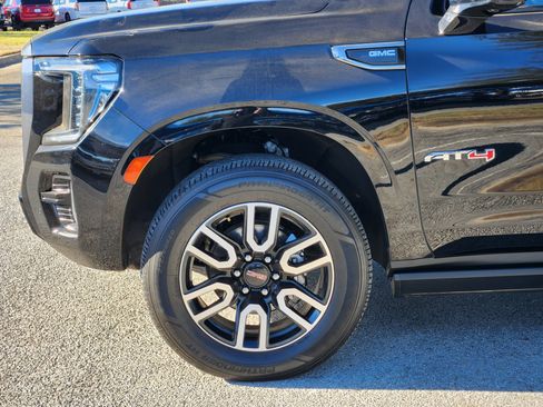 Used 2021 GMC Yukon AT4 w/ AT4 Premium Package image 8