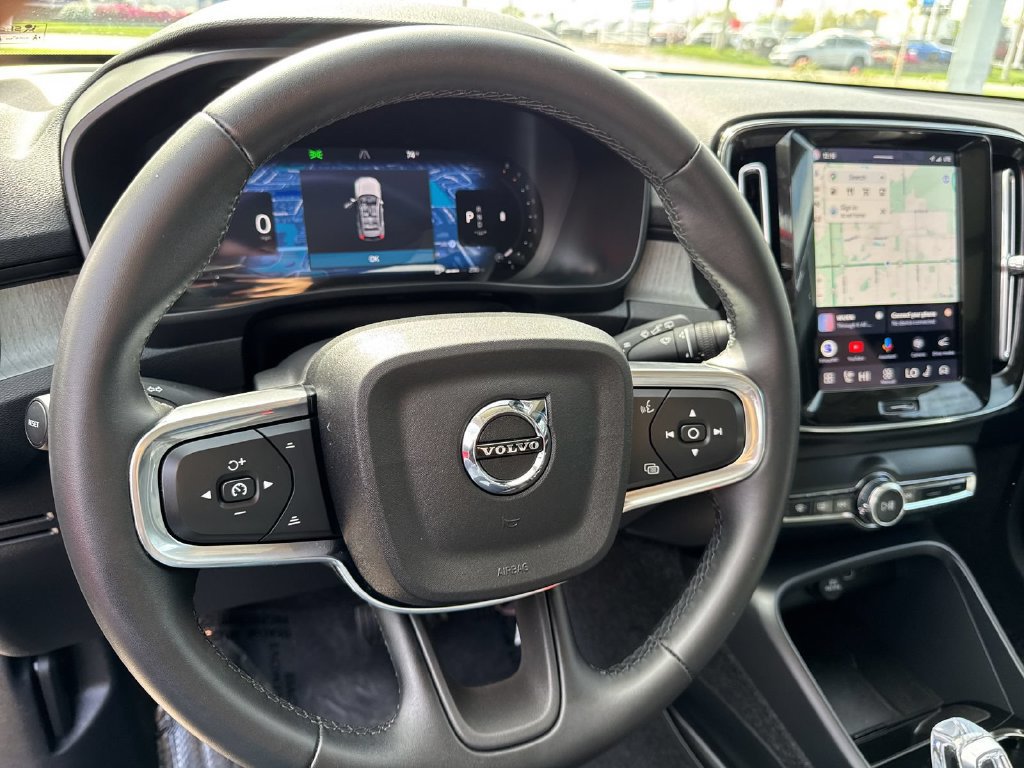 Used 2025 Volvo XC40 B5 Plus AWD/4WD image 13