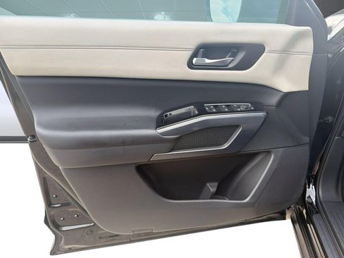 Used 2023 Nissan Pathfinder SL w/ SL Premium Package FWD image 13