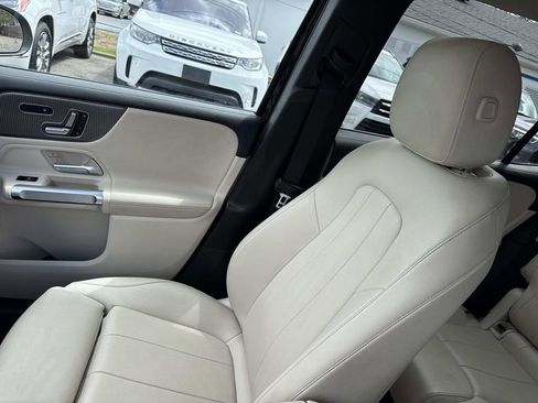 Used 2021 Mercedes-Benz GLB 250 w/ Premium Package image 17