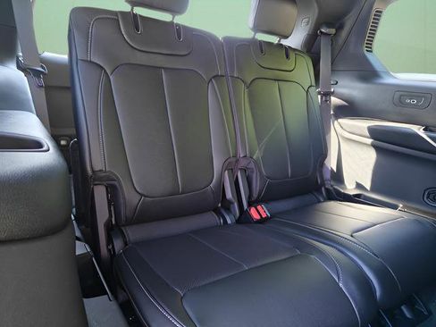 New 2025 Jeep Grand Cherokee L Limited w/ Luxury Tech Group II image 36