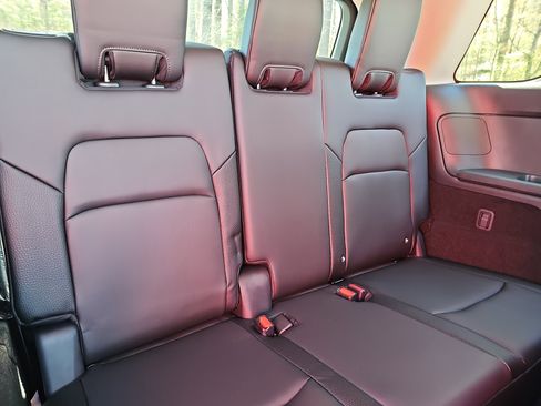 New 2025 Nissan Pathfinder SL image 12