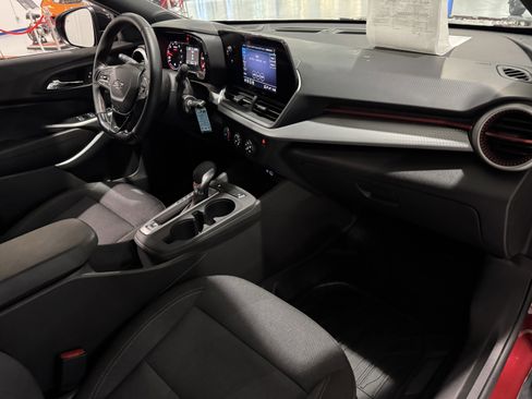 Used 2024 Chevrolet Trax RS w/ Driver Confidence Package image 36