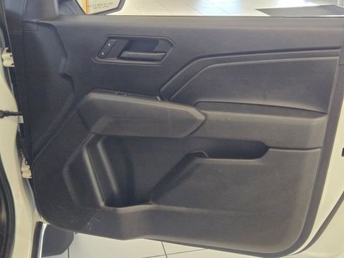 Used 2025 Chevrolet Colorado W/T AWD/4WD image 5