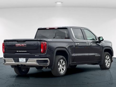 Used 2025 GMC Sierra 1500 SLT image 2