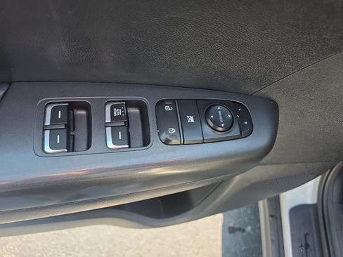 Used 2022 Kia Sportage LX AWD/4WD image 13