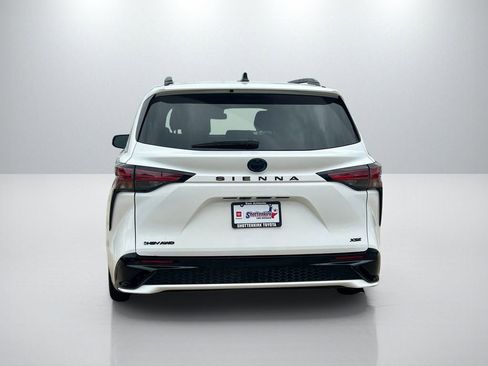 Used 2025 Toyota Sienna XSE w/ XSE Premium Package image 6