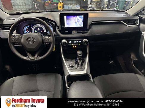 Used 2025 Toyota RAV4 LE image 18
