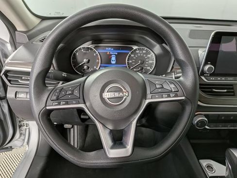 Used 2024 Nissan Altima 2.5 SV FWD image 15