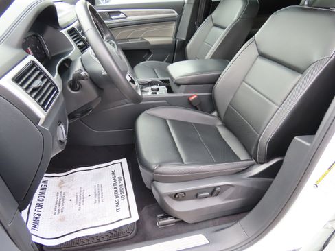 Used 2022 Volkswagen Atlas Cross Sport SE w/ Panoramic Sunroof Package image 41