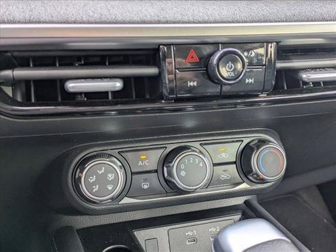 Used 2025 Nissan Kicks SV AWD/4WD image 8