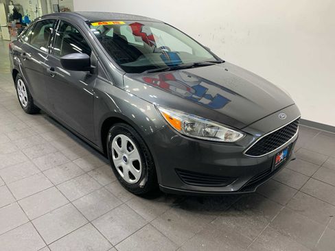 Used 2018 Ford Focus S image 2