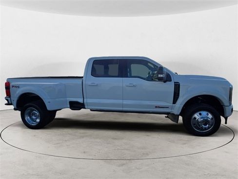 Certified 2025 Ford F450 Platinum w/ FX4 Off-Road Package image 6