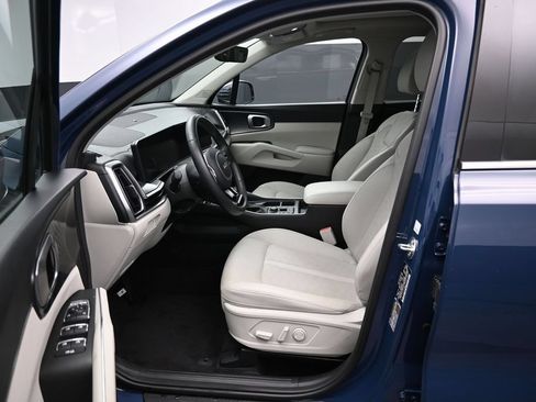 Used 2024 Kia Sorento S w/ Panoramic Sunroof Package FWD image 9