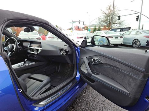 Used 2025 BMW Z4 sDrive30i w/ Premium Package image 10